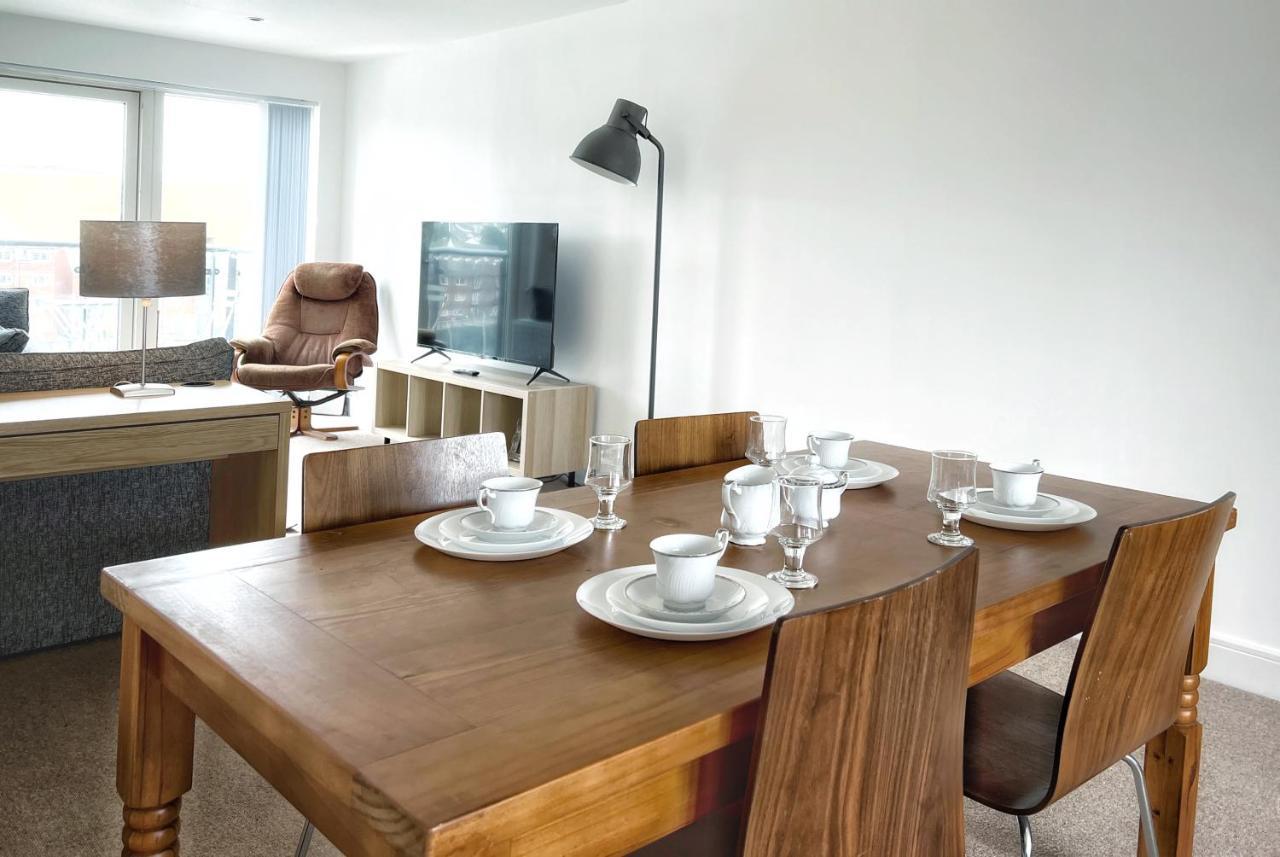 Elegant And Bright Seaside Apt In Swansea Marina Экстерьер фото