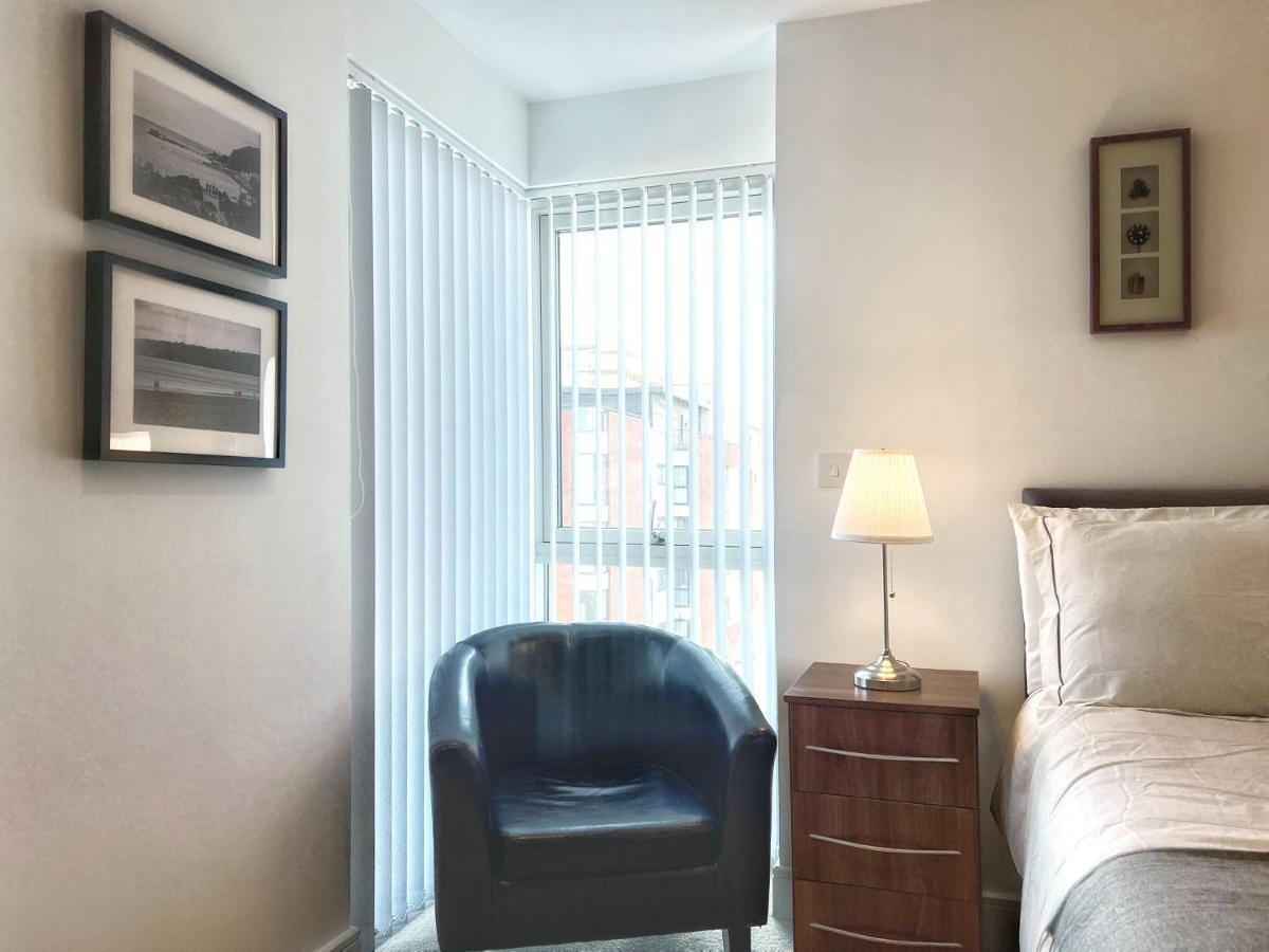Elegant And Bright Seaside Apt In Swansea Marina Экстерьер фото