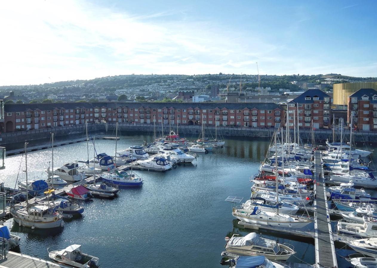Elegant And Bright Seaside Apt In Swansea Marina Экстерьер фото