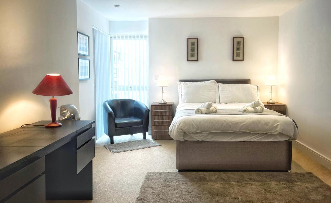 Elegant And Bright Seaside Apt In Swansea Marina Экстерьер фото