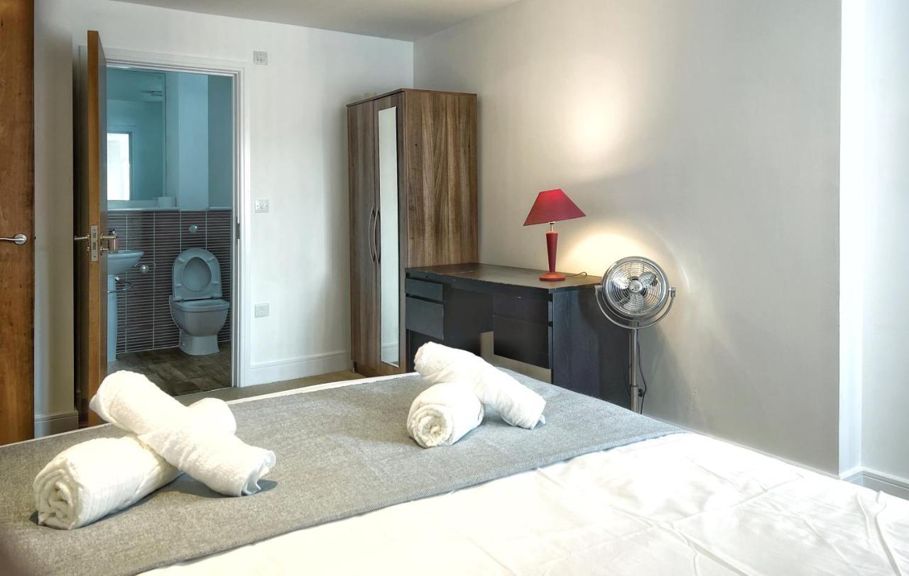 Elegant And Bright Seaside Apt In Swansea Marina Экстерьер фото