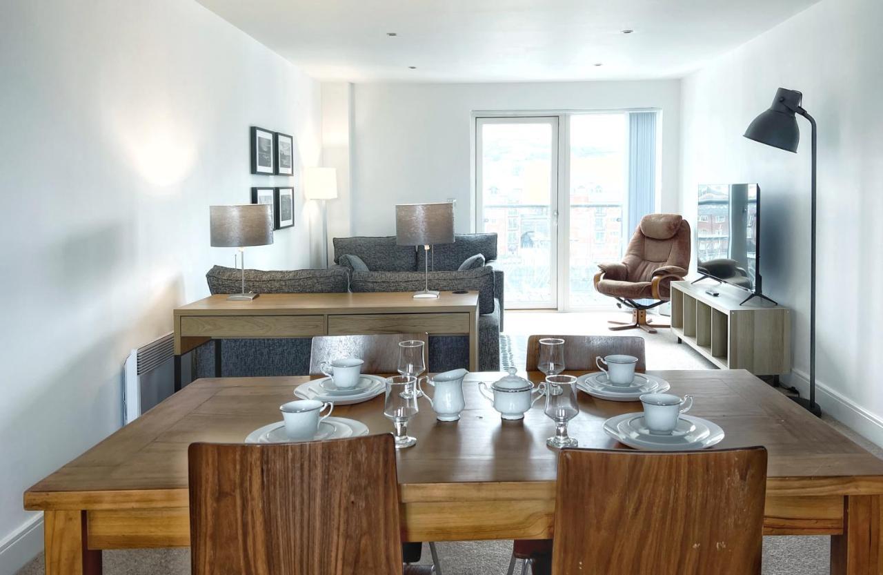 Elegant And Bright Seaside Apt In Swansea Marina Экстерьер фото