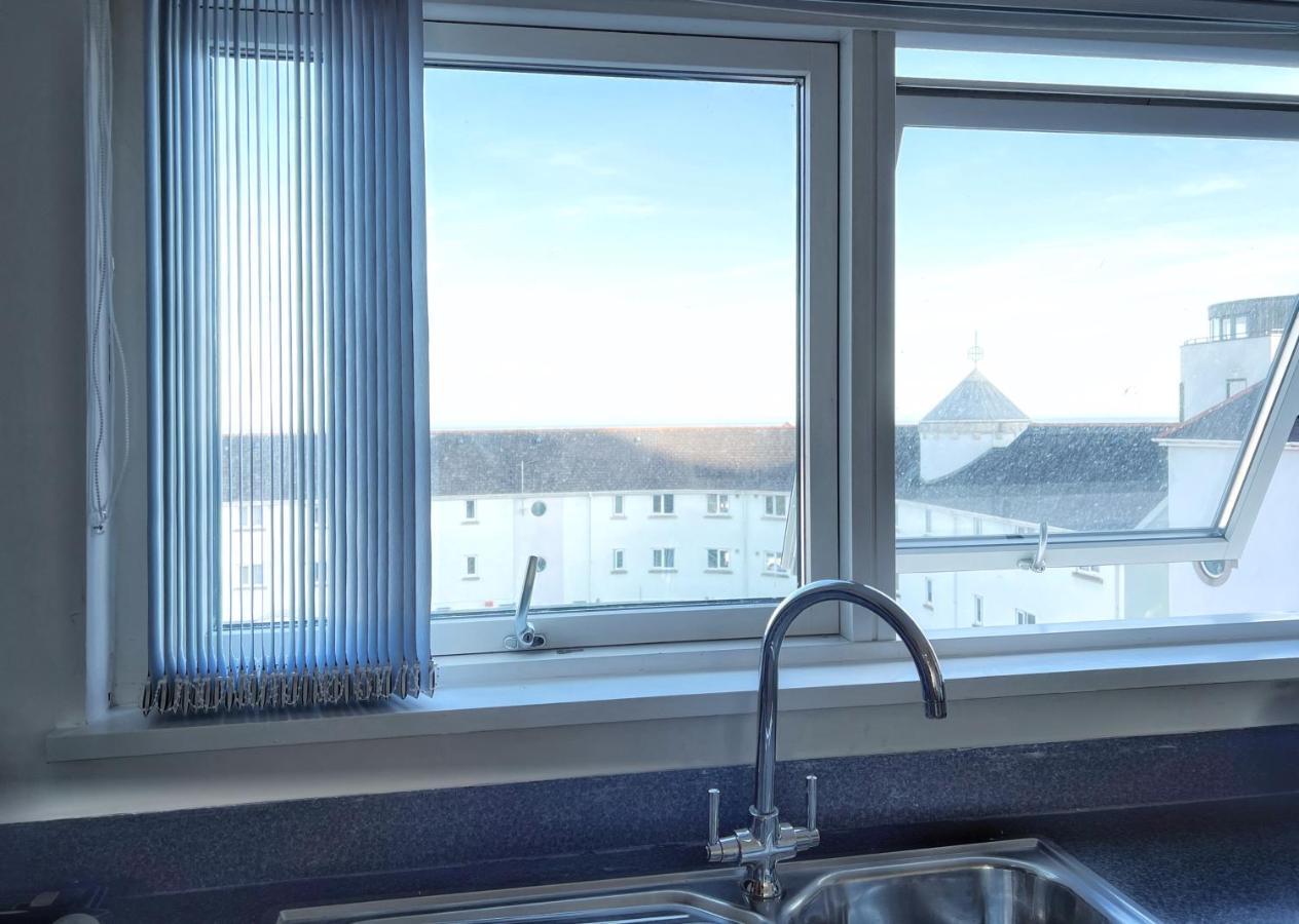 Elegant And Bright Seaside Apt In Swansea Marina Экстерьер фото