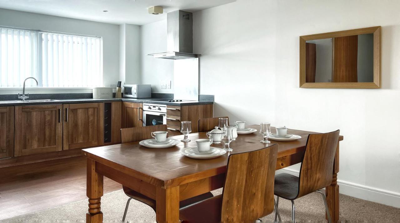 Elegant And Bright Seaside Apt In Swansea Marina Экстерьер фото