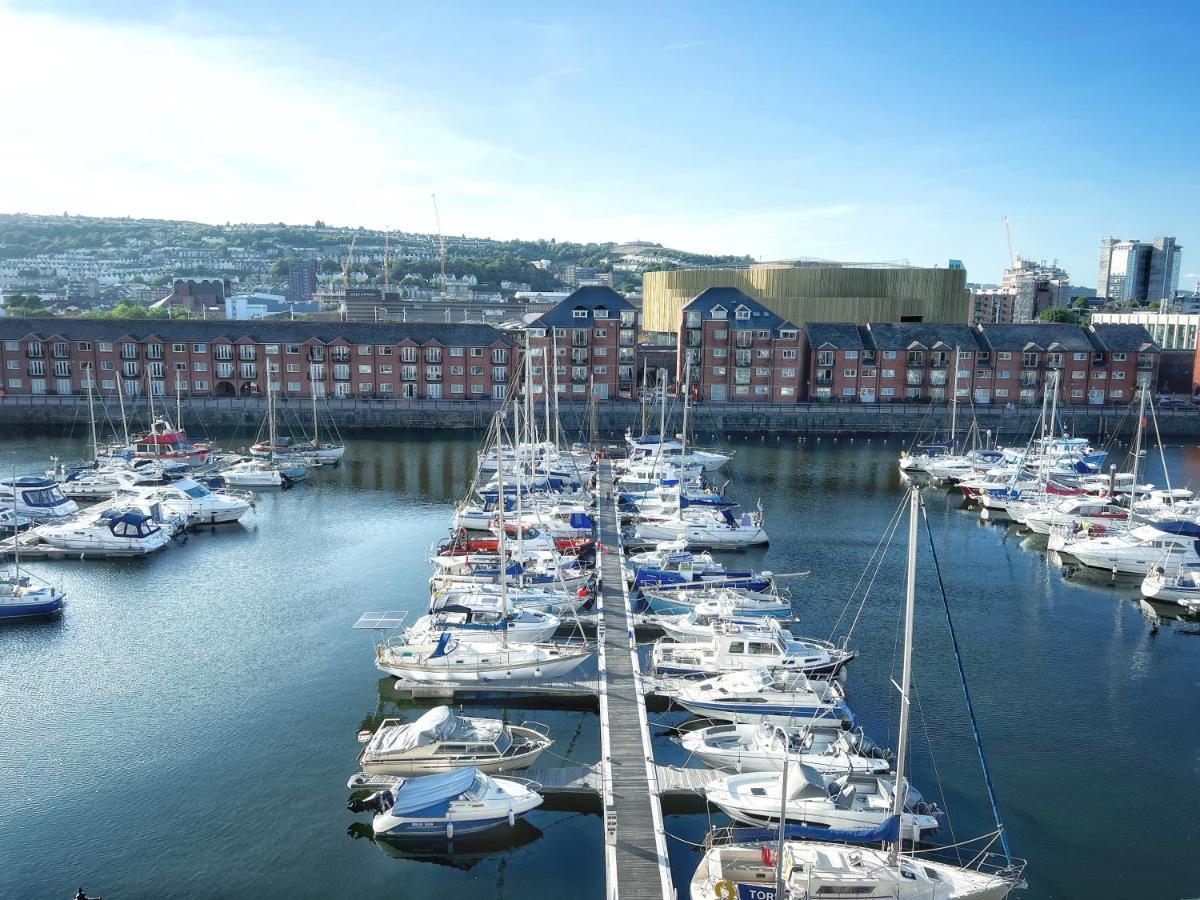 Elegant And Bright Seaside Apt In Swansea Marina Экстерьер фото