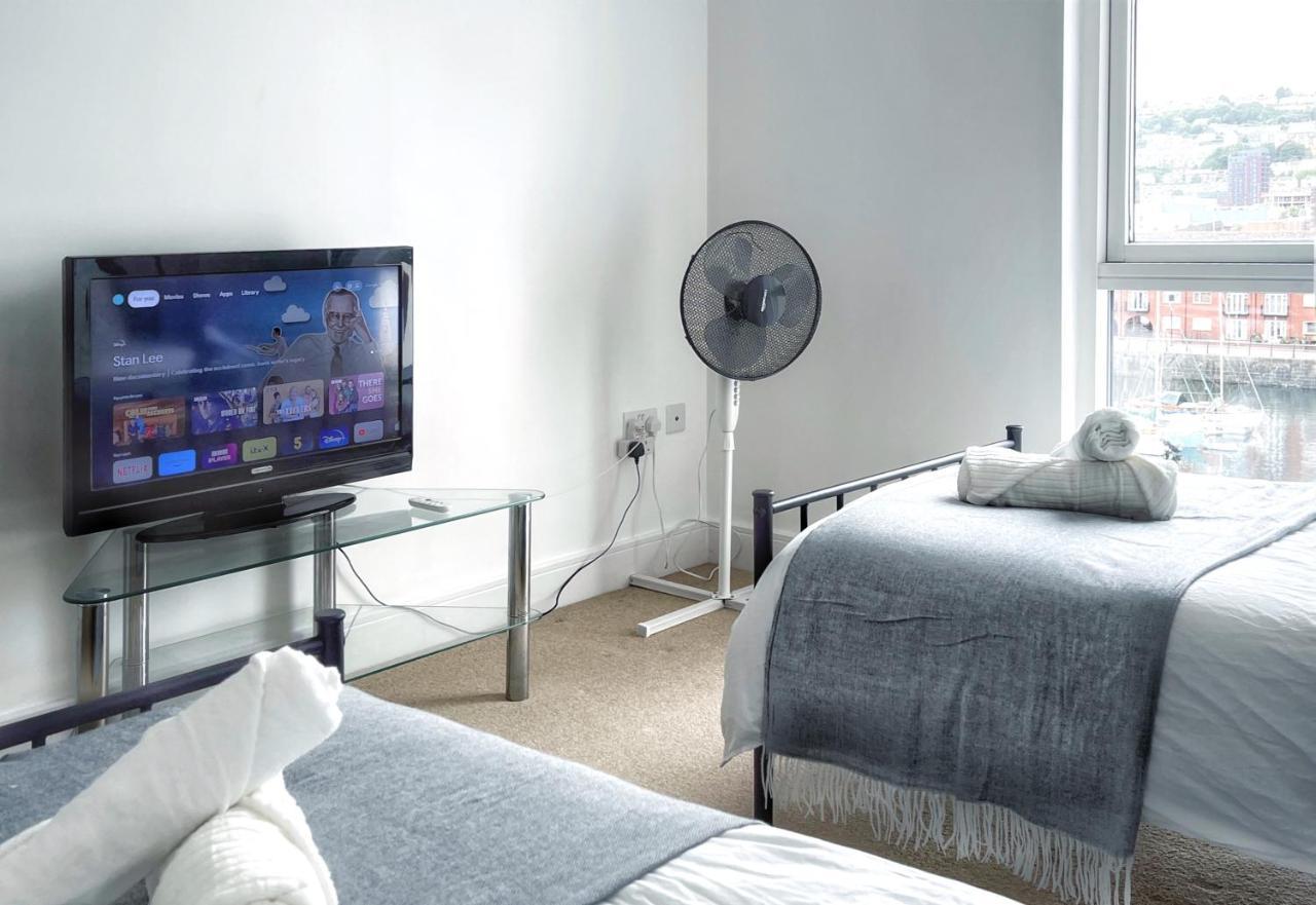 Elegant And Bright Seaside Apt In Swansea Marina Экстерьер фото