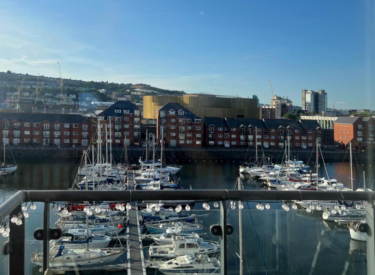 Elegant And Bright Seaside Apt In Swansea Marina Экстерьер фото