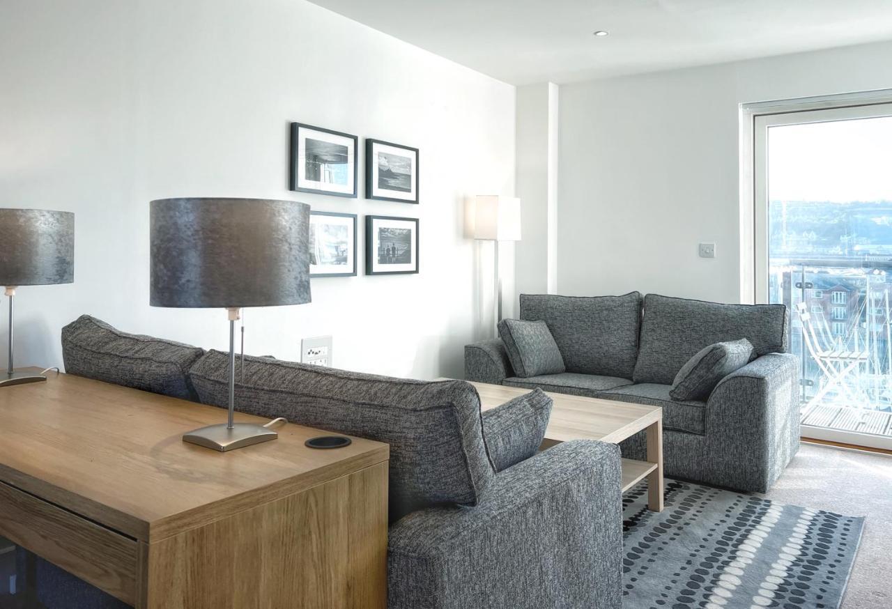 Elegant And Bright Seaside Apt In Swansea Marina Экстерьер фото
