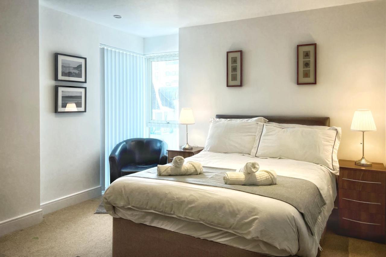 Elegant And Bright Seaside Apt In Swansea Marina Экстерьер фото