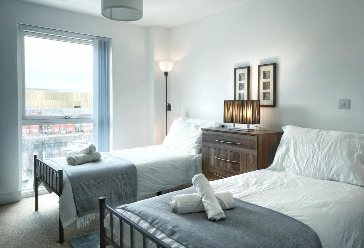 Elegant And Bright Seaside Apt In Swansea Marina Экстерьер фото