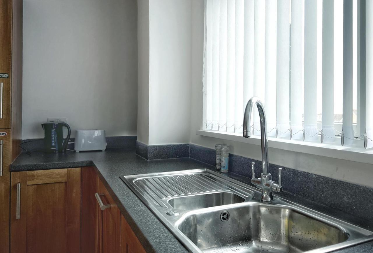 Elegant And Bright Seaside Apt In Swansea Marina Экстерьер фото